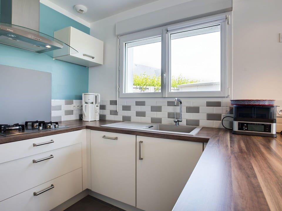 Countertop, Property, Room, Kitchen, Furniture, Cabinetry, Interior Design, Building, Floor, House