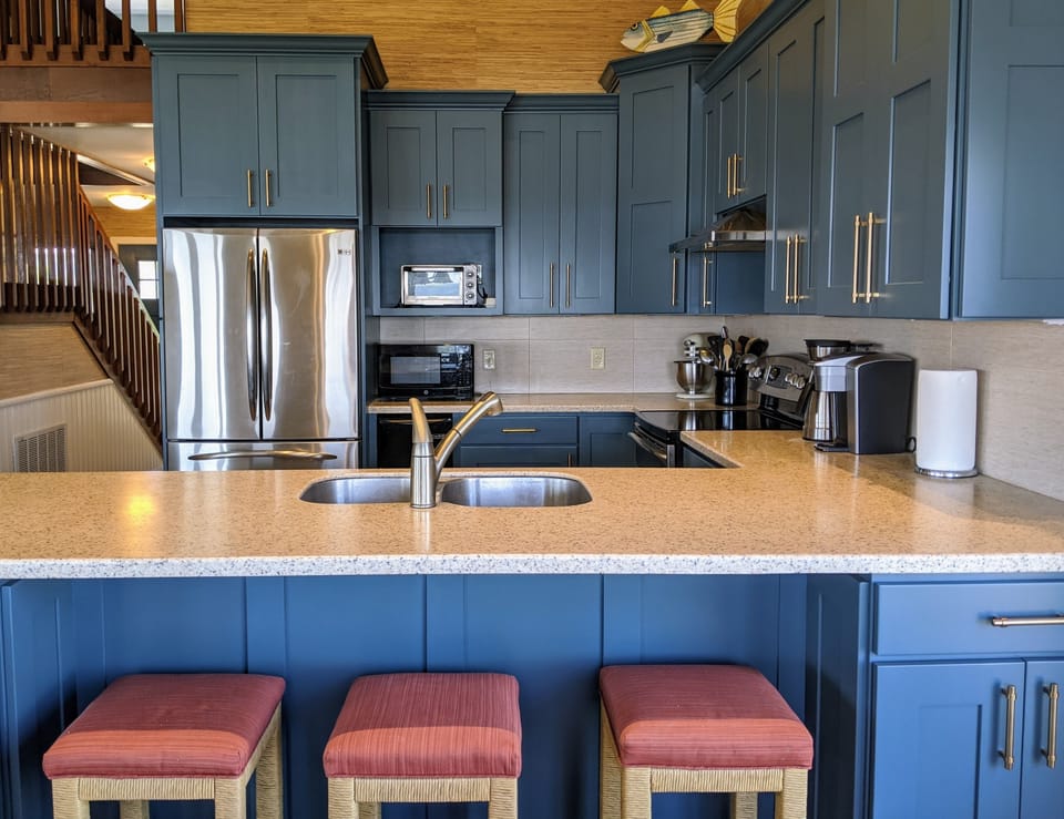 Full sized coffee maker and a Keurig; take your choice. 