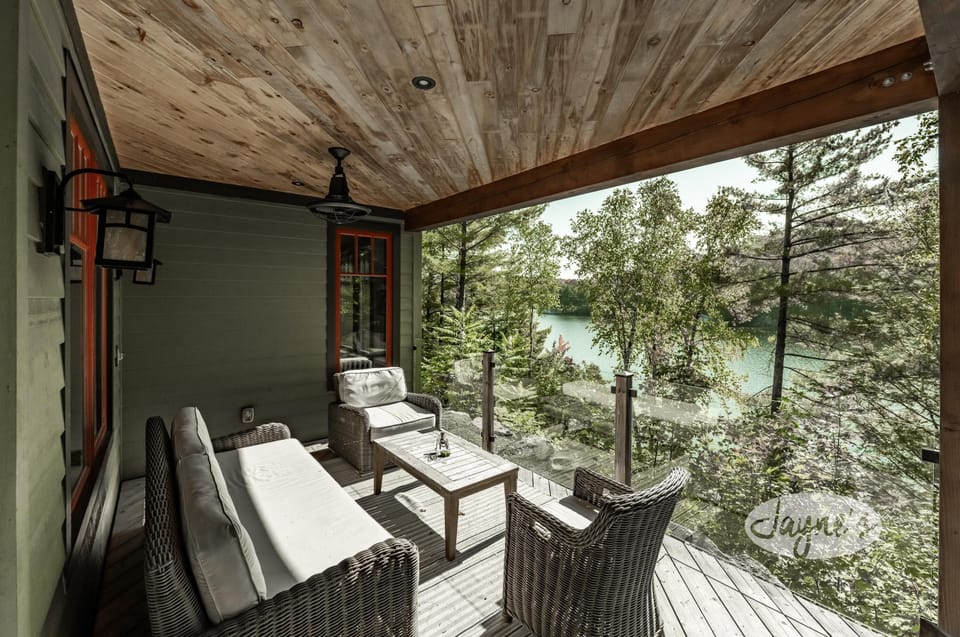 Entrance Deck &amp; Seating