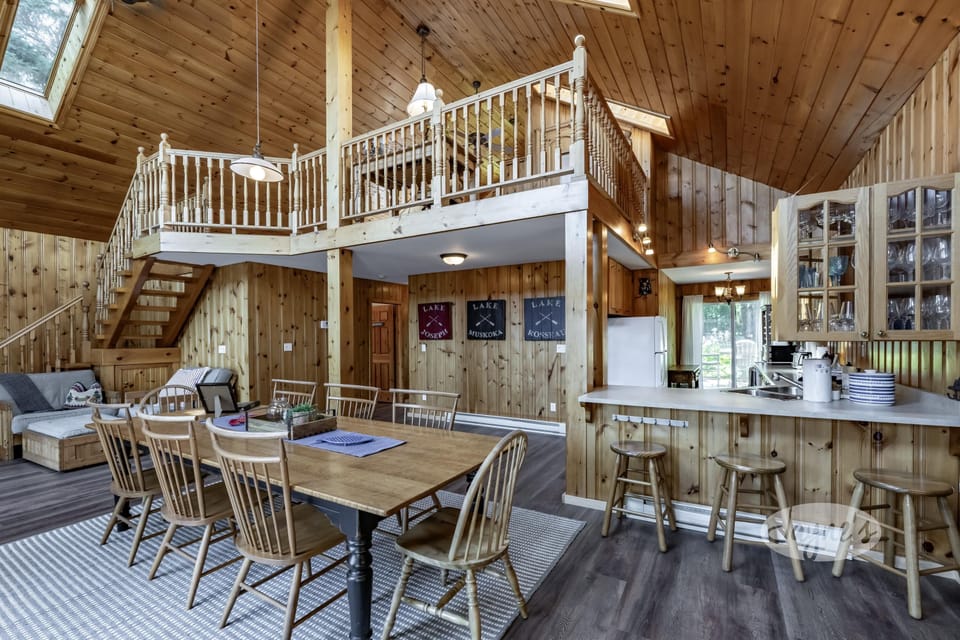 Kitchen &amp; Dining - Main Cottage