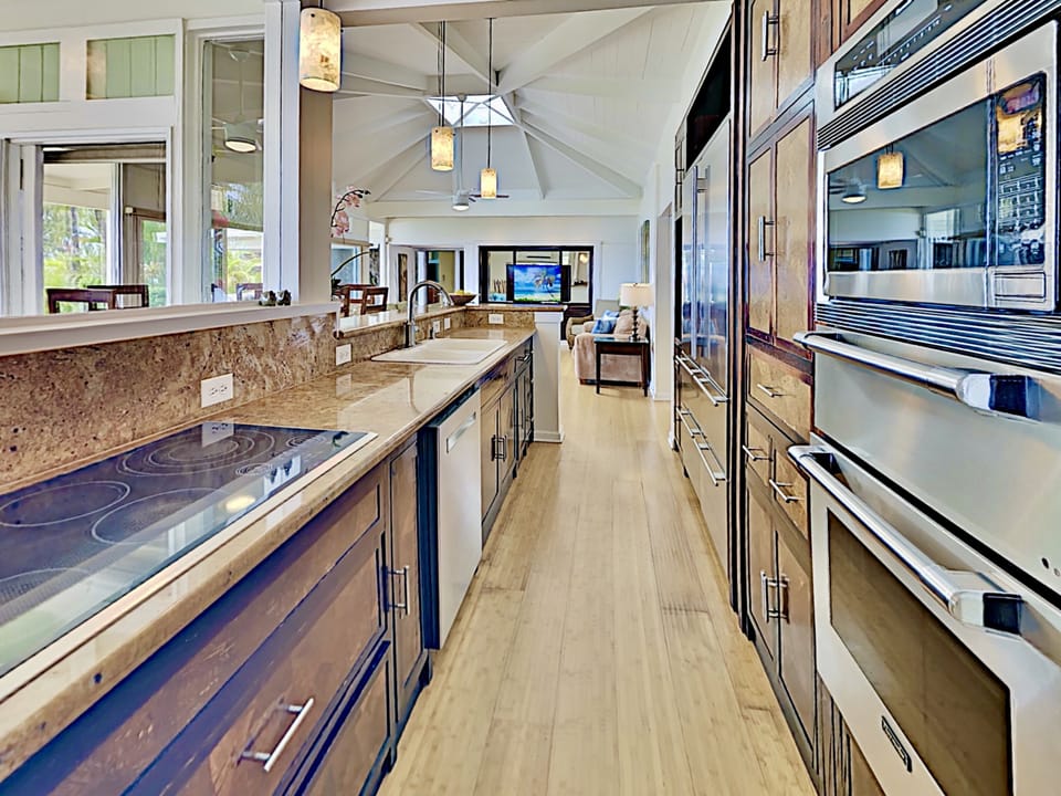 Kitchen - Beautifully designed kitchen, perfect for unleashing your culinary creativity!