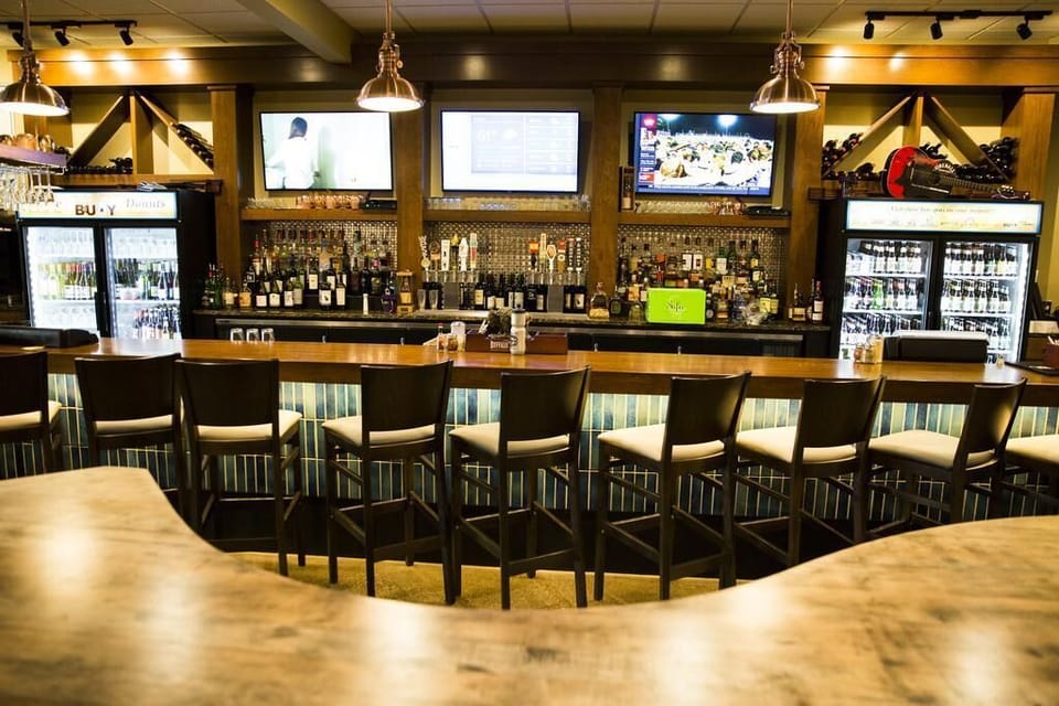 Water's Edge Restaurant (on site)