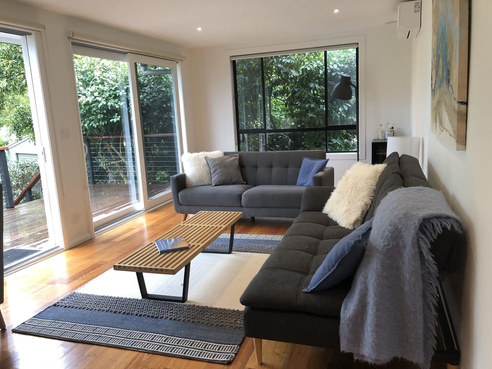 Second living room with Desk/ TV and foldout couch (Convertible to bed)