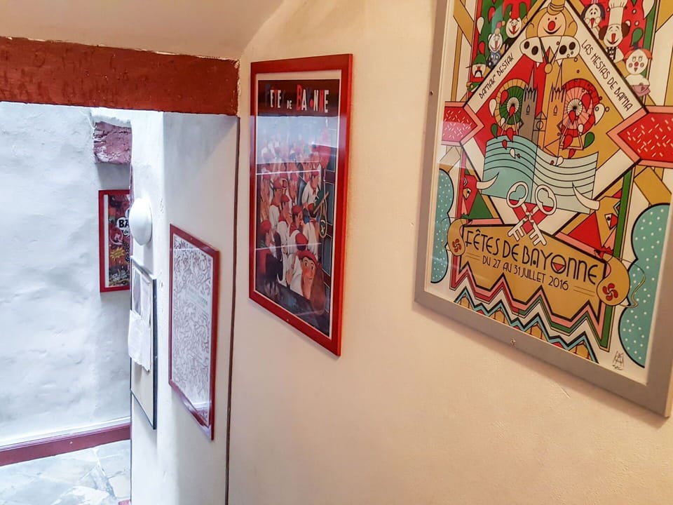 Picture Frame, Textile, Paint, Interior Design, Wall, Art, Painting, Wood, Event, Room