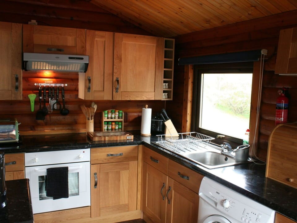 Cabinetry, Property, Countertop, Kitchen Appliance, Kitchen Sink, Home Appliance, Kitchen Stove, Wood, Kitchen, Interior Design