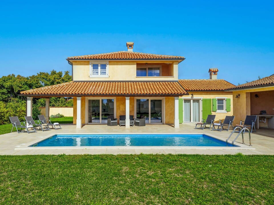 Sky, Building, Plant, Property, Window, House, Tree, Door, Land Lot, Swimming Pool