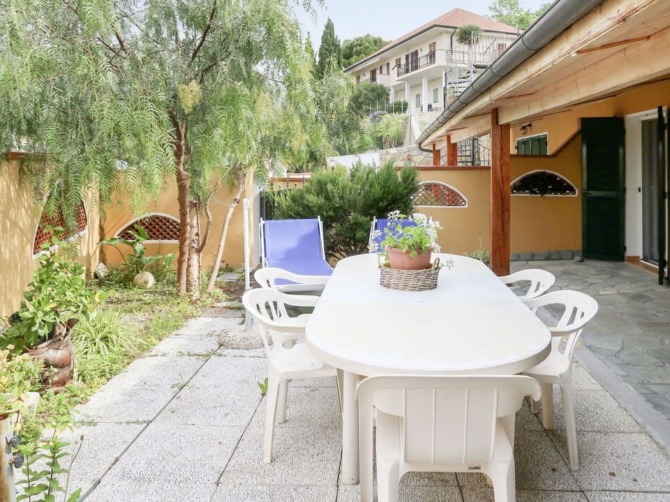 Property, Real Estate, House, Building, Room, Furniture, Table, Yard, Cottage, Backyard