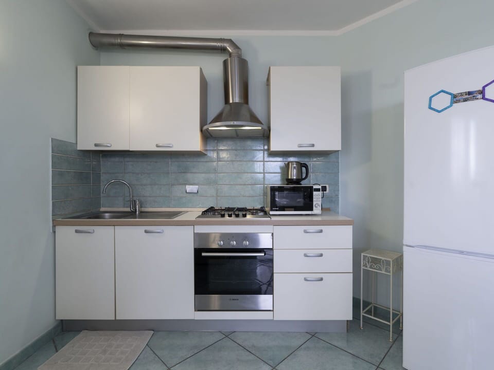 Cabinetry, Building, Kitchen Sink, Property, Sink, Tap, Countertop, Furniture, Kitchen Stove, Home Appliance