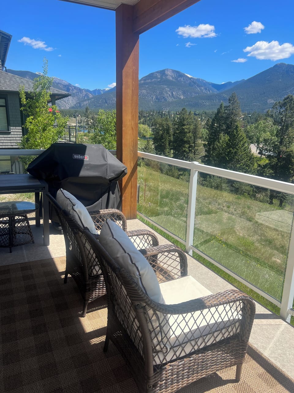 Deck with seating and bbq