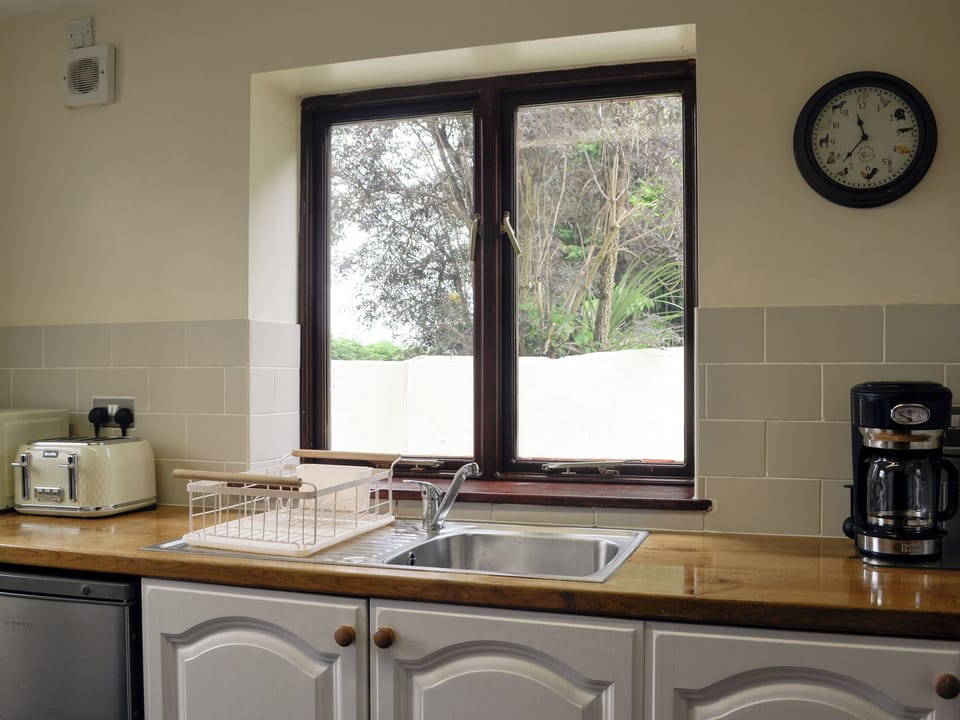 Kitchen | Carter&rsquo;s Rest - Llwyn Ffynnon, Y Ff&ocirc;r, near Pwllheli