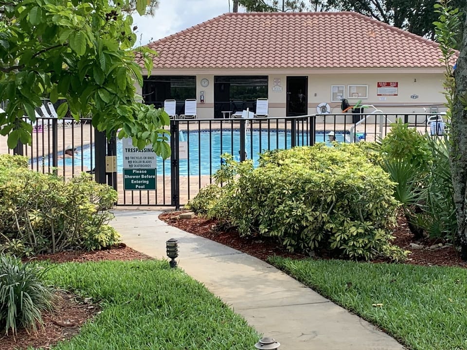 Pool with hot tub - 2 min walk - basically across the street