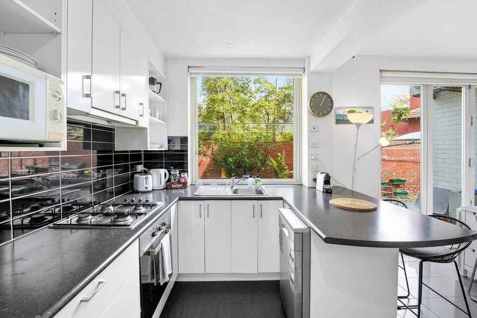 Kitchen Electric stove and cooktop with Cafe style window
