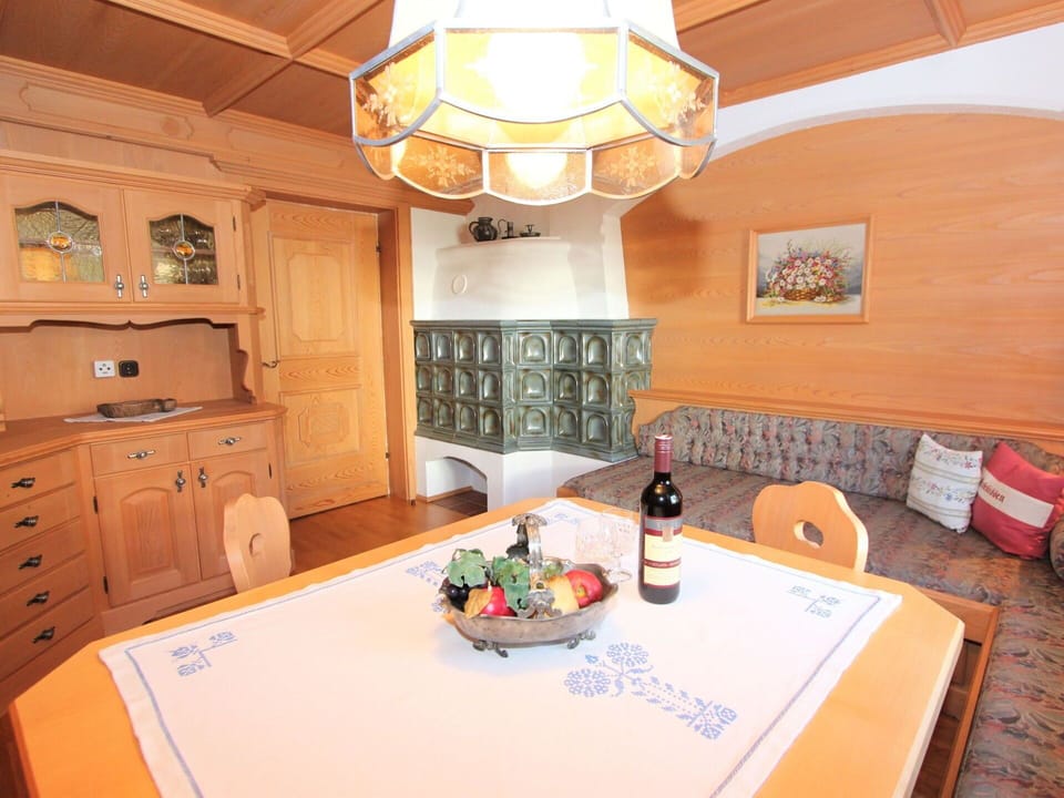 Room, Property, Ceiling, Interior Design, Furniture, Building, Lighting, Dining Room, House, Table