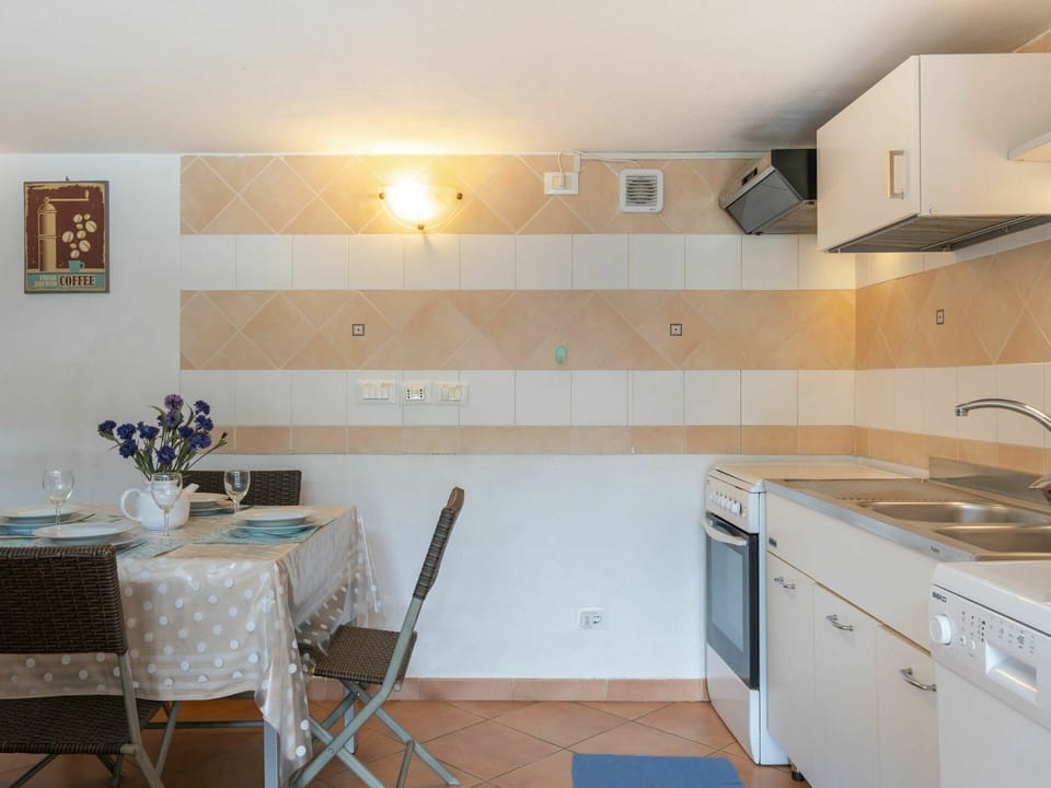 Room, Property, Furniture, Kitchen, Interior Design, Building, Countertop, House, Floor, Cabinetry