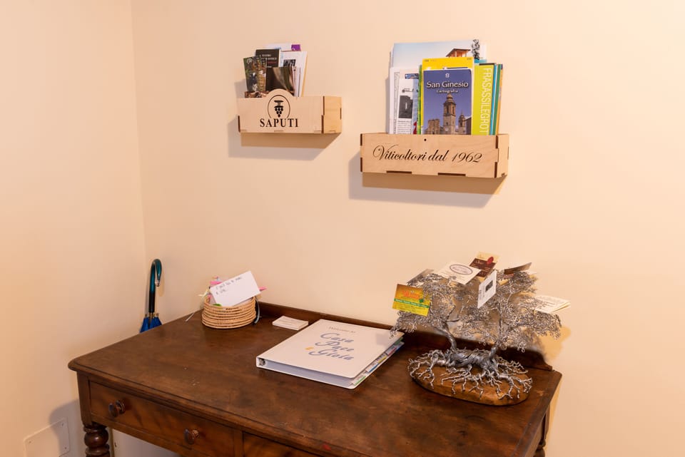 Snug desk