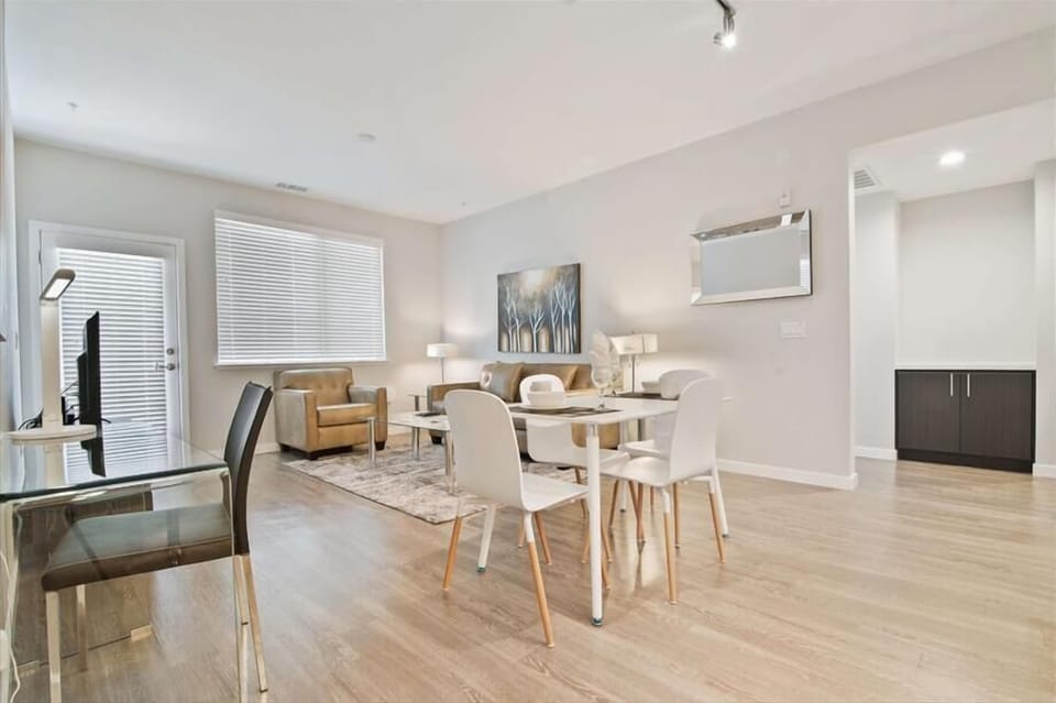 North Peninsula Menlo Park 2 Bedroom Dining Room