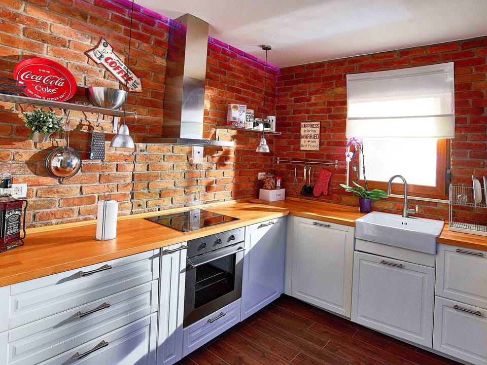 Countertop, Cabinetry, Kitchen, Property, Room, Furniture, Building, Interior Design, Brick, Home