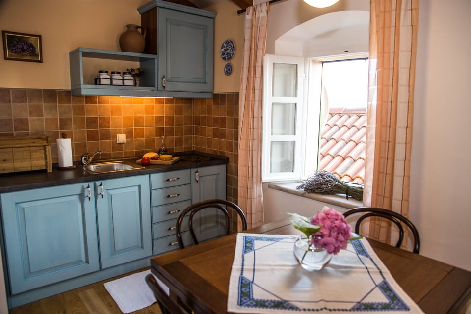Villa Kitchenette, Upper floor