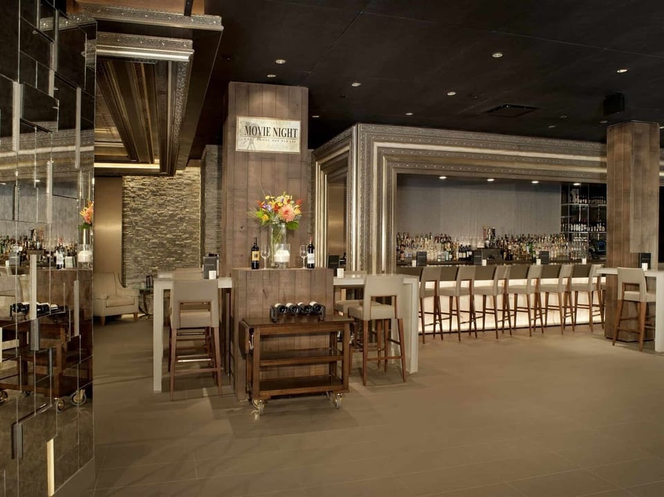 Bar - Solaris Residences Vail