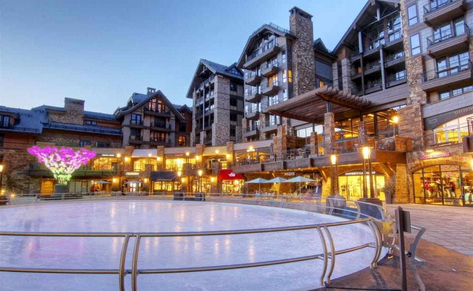Vail Solaris - Exterior