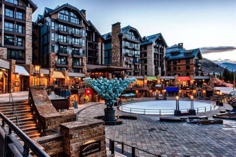 Vail Solaris - Exterior