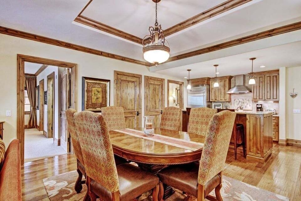 Dining Room - The Arrabelle at Vail Square