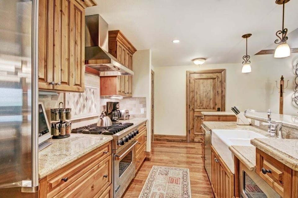 Kitchen - The Arrabelle at Vail Square