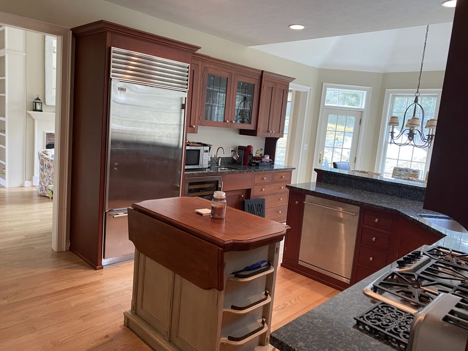 New granite kitchen w/ lots of sunlight (*Hit ON button inside wine fridge)