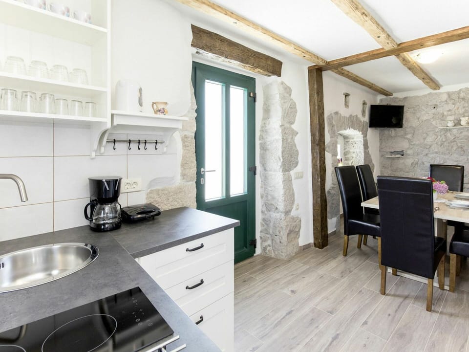 Property, Room, Interior Design, Building, Furniture, House, Floor, Ceiling, Kitchen, Real Estate