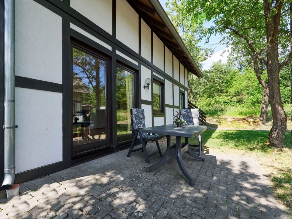 Plant, Building, Shade, Tree, Window, Wood, Table, Real Estate, Landscape, Leisure