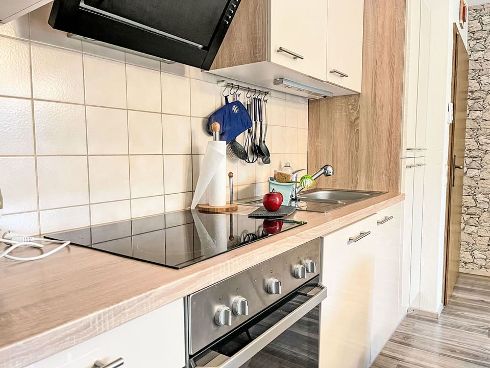 Kitchen Appliance, Kitchen, Countertop, Major Appliance, Cabinetry, Wood, Flooring, Kitchen Sink, Interior Design, Home Appliance