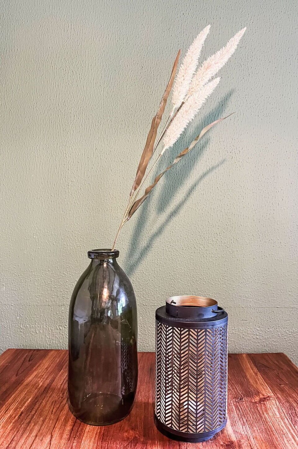 Drinkware, Tableware, Serveware, Glass Bottle, Wood, Barware, Vase, Natural Material