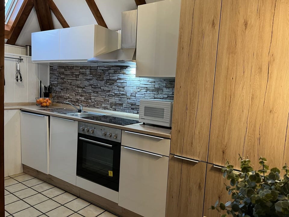 Cabinetry, Property, Countertop, Kitchen Stove, Wood, Building, Kitchen Appliance, Cooktop, Kitchen, Exhaust Hood