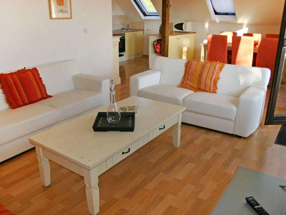 Room, Furniture, Property, Living Room, Interior Design, Floor, Table, Coffee Table, Building, House