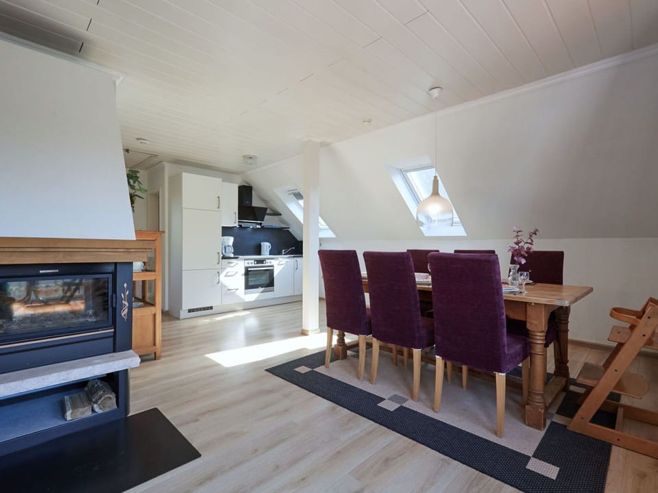 Property, Wood, Interior Design, Kitchen, Living Room, Flooring, Floor, Building, Television, Hall