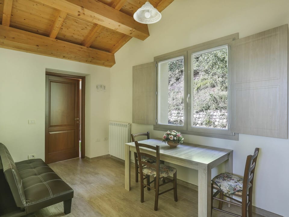 Room, Property, Furniture, Building, House, Interior Design, Ceiling, Floor, Table, Real Estate