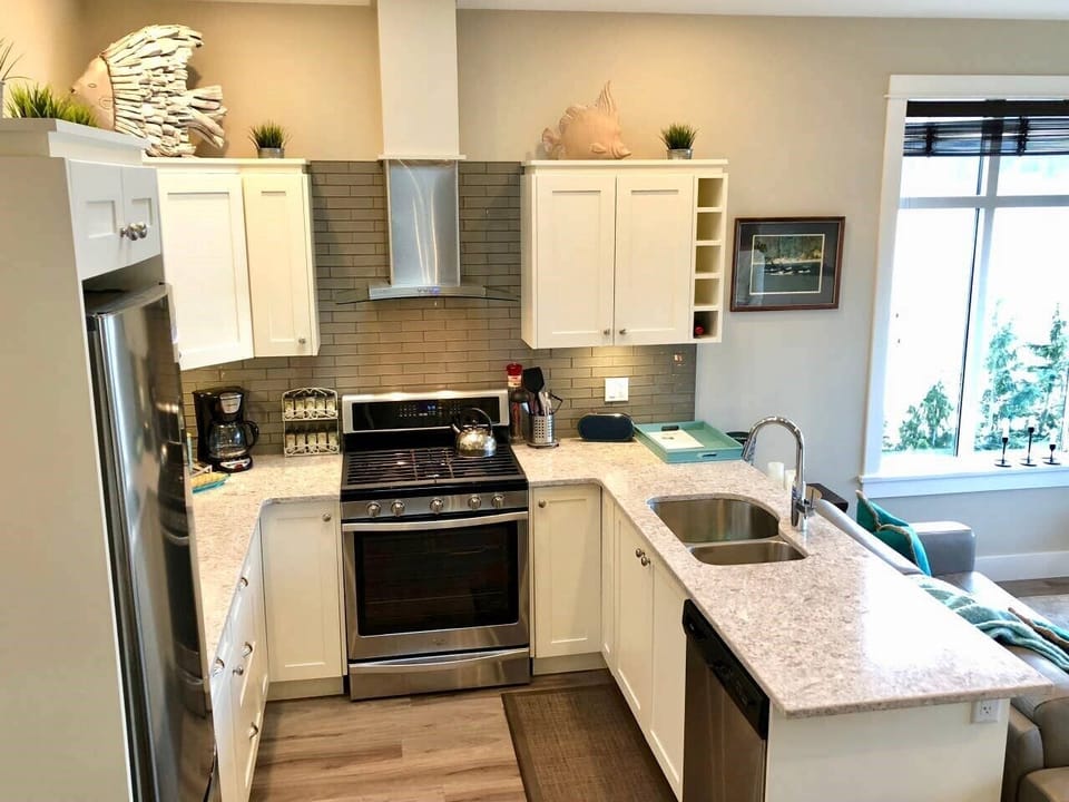 fully equipped kitchen