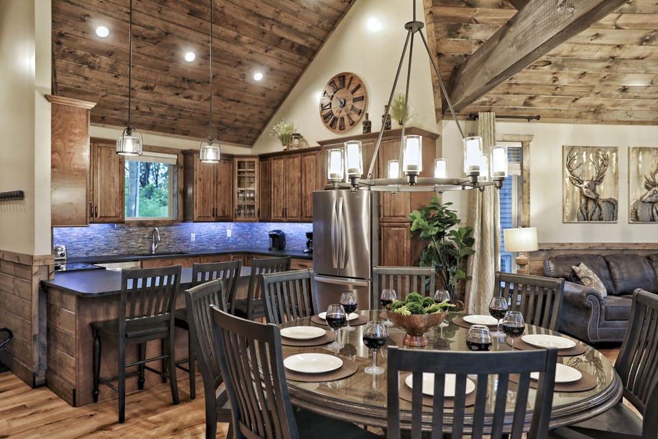 Dining big enough to seat 8