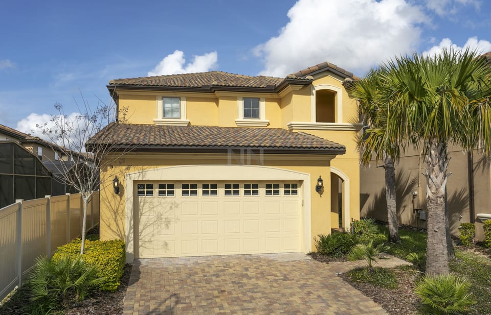 Front view of the vacation home.