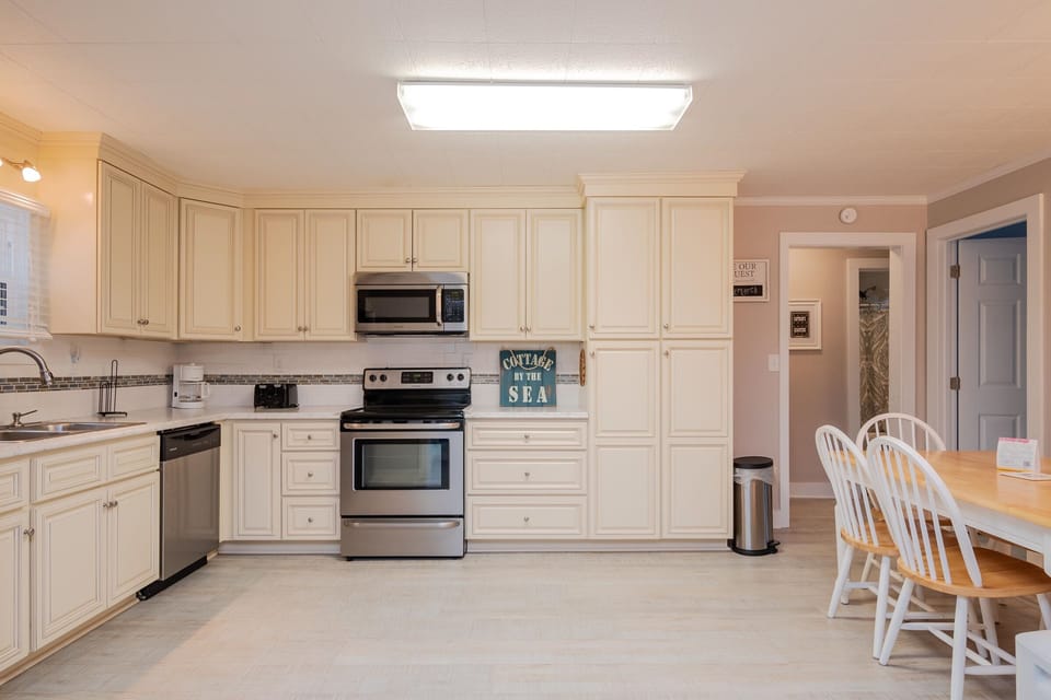 Kitchen / Dining - North