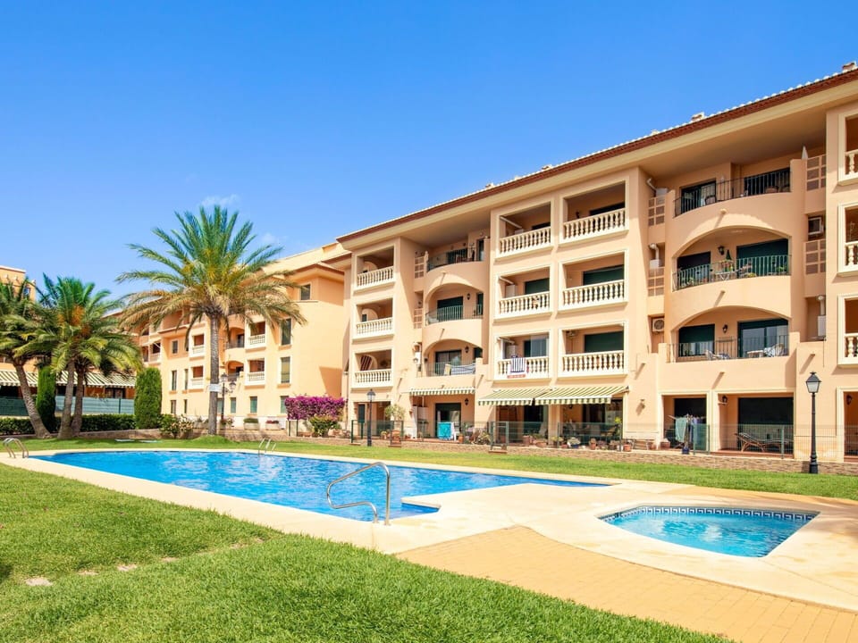 Property, Building, Apartment, Resort, Real Estate, Condominium, Swimming Pool, Residential Area, House, Estate