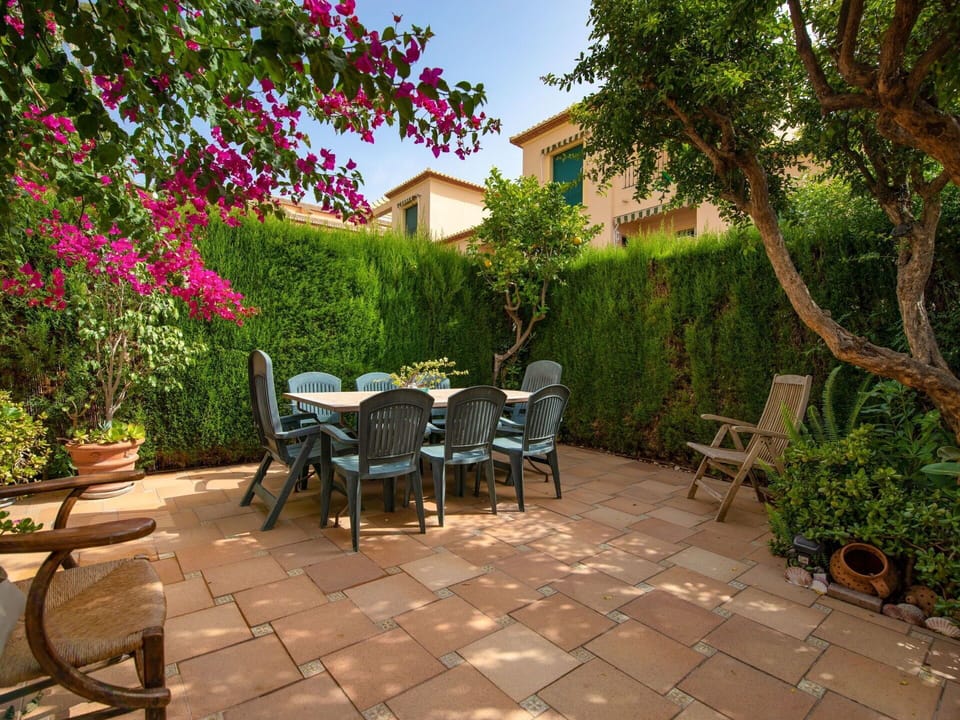 Property, Patio, Real Estate, House, Yard, Backyard, Garden, Tree, Home, Courtyard