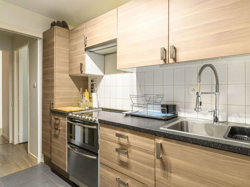 Cabinetry, Kitchen Sink, Sink, Countertop, Property, Furniture, Tap, Building, Wood, Interior Design