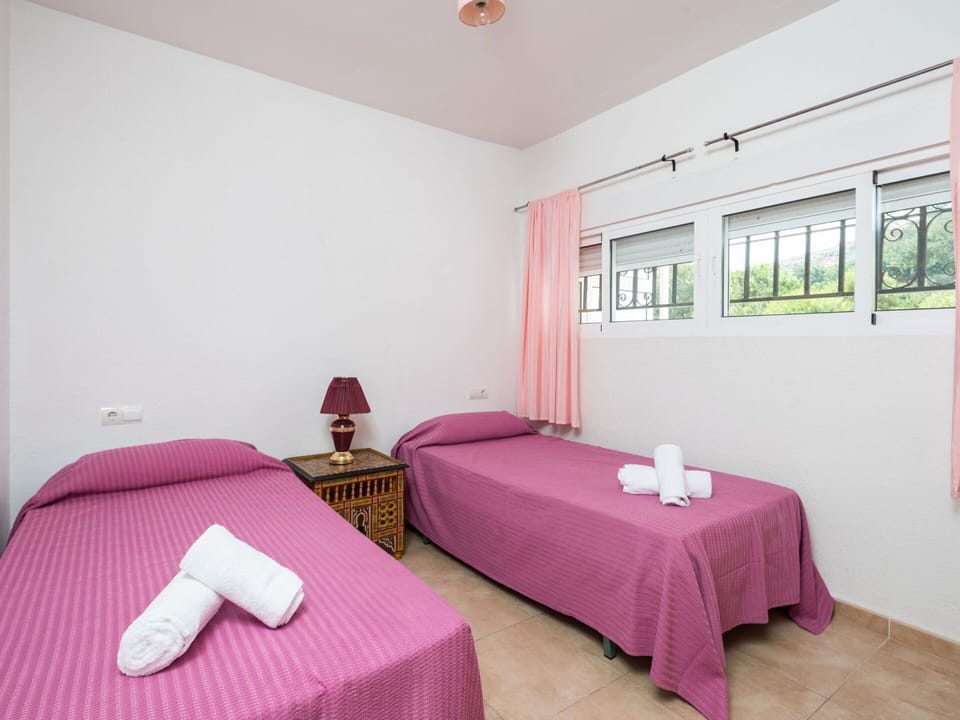Bedroom, Room, Bed, Furniture, Property, Pink, Bed Sheet, Interior Design, Bedding, Bed Frame