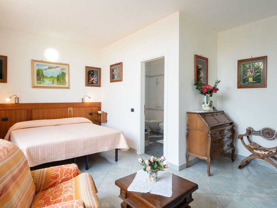 Room, Furniture, Bedroom, Property, Bed, Interior Design, Bed Sheet, Building, Floor, Ceiling