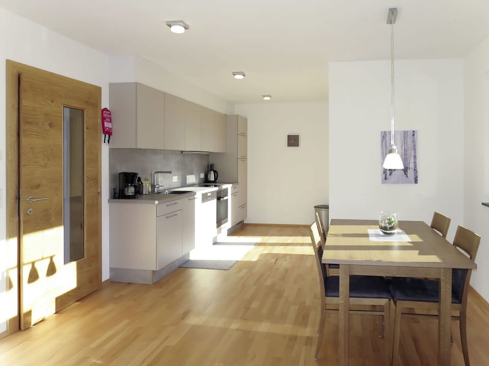 Room, Furniture, Floor, Interior Design, Property, Wood Flooring, Kitchen, Cabinetry, Countertop, Building