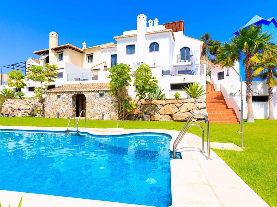 Property, Building, House, Real Estate, Swimming Pool, Home, Residential Area, Villa, Estate, Apartment