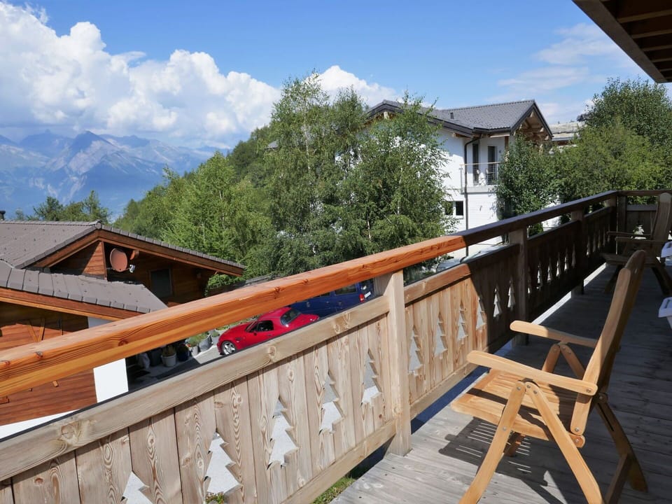 Property, Handrail, House, Building, Tree, Guard Rail, Architecture, Wood, Room, Real Estate