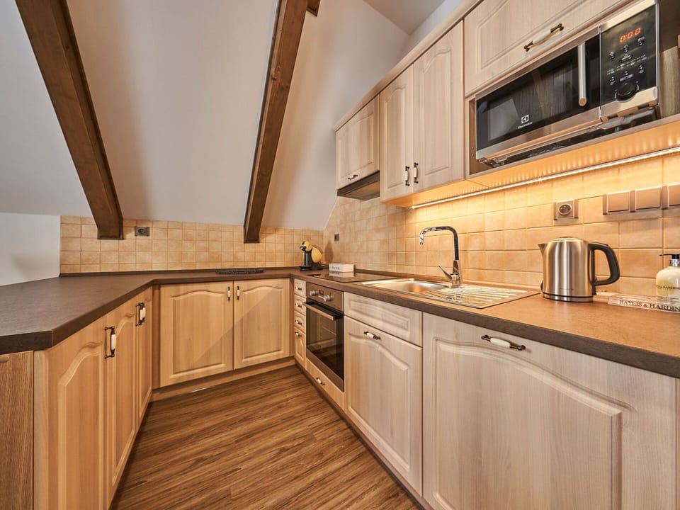 Countertop, Property, Room, Cabinetry, Kitchen, Furniture, Interior Design, Floor, Building, House