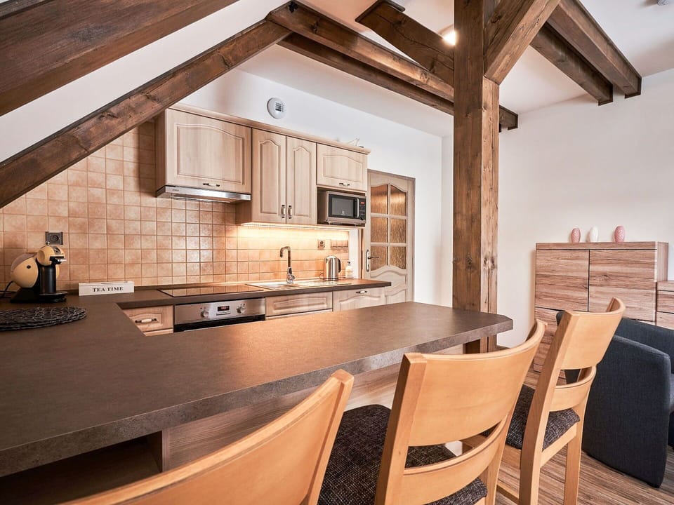 Countertop, Property, Room, Building, Interior Design, Ceiling, Furniture, House, Home, Kitchen